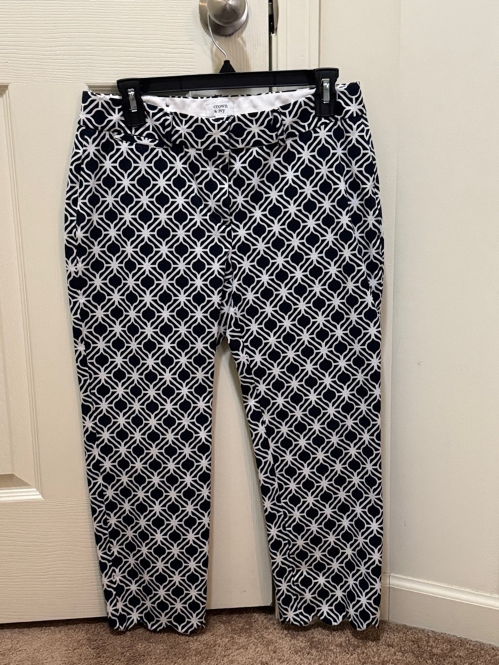 Crown & Ivy Navy and White Geometric Cropped Pants, Size 6